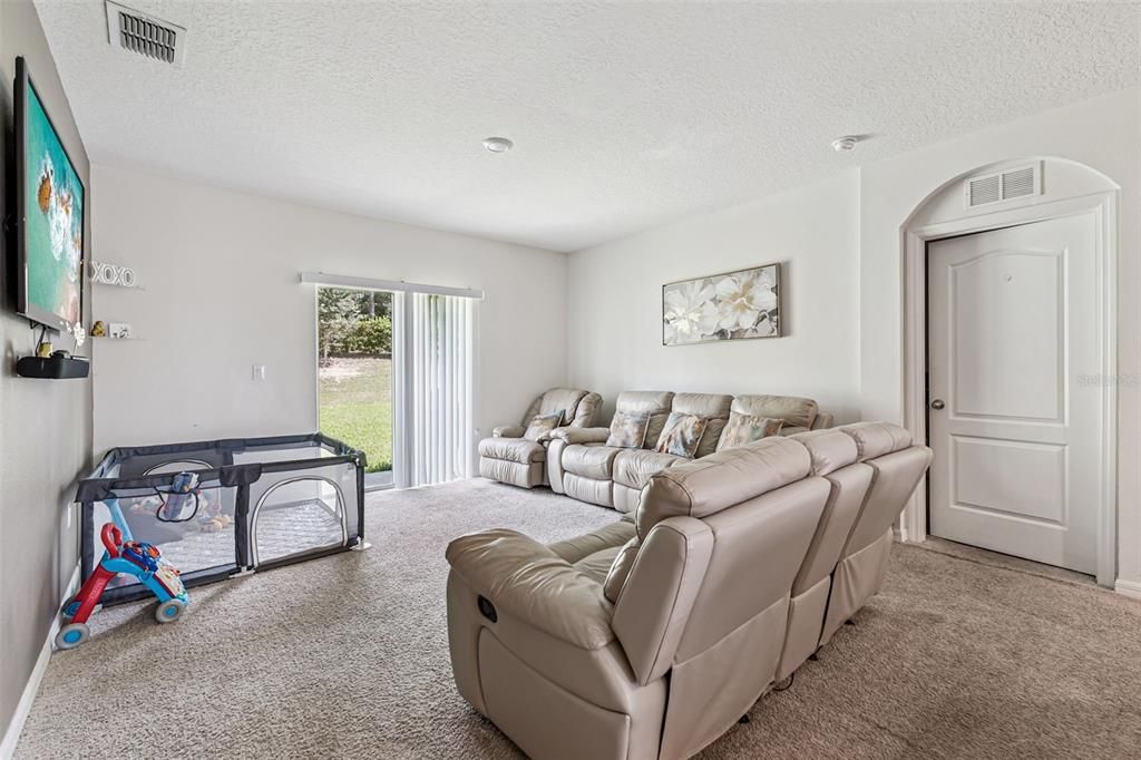 Active With Contract: $329,998 (3 beds, 2 baths, 1532 Square Feet)