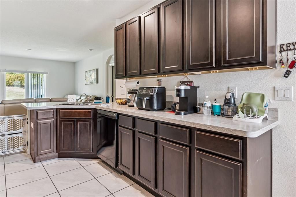 Active With Contract: $329,998 (3 beds, 2 baths, 1532 Square Feet)