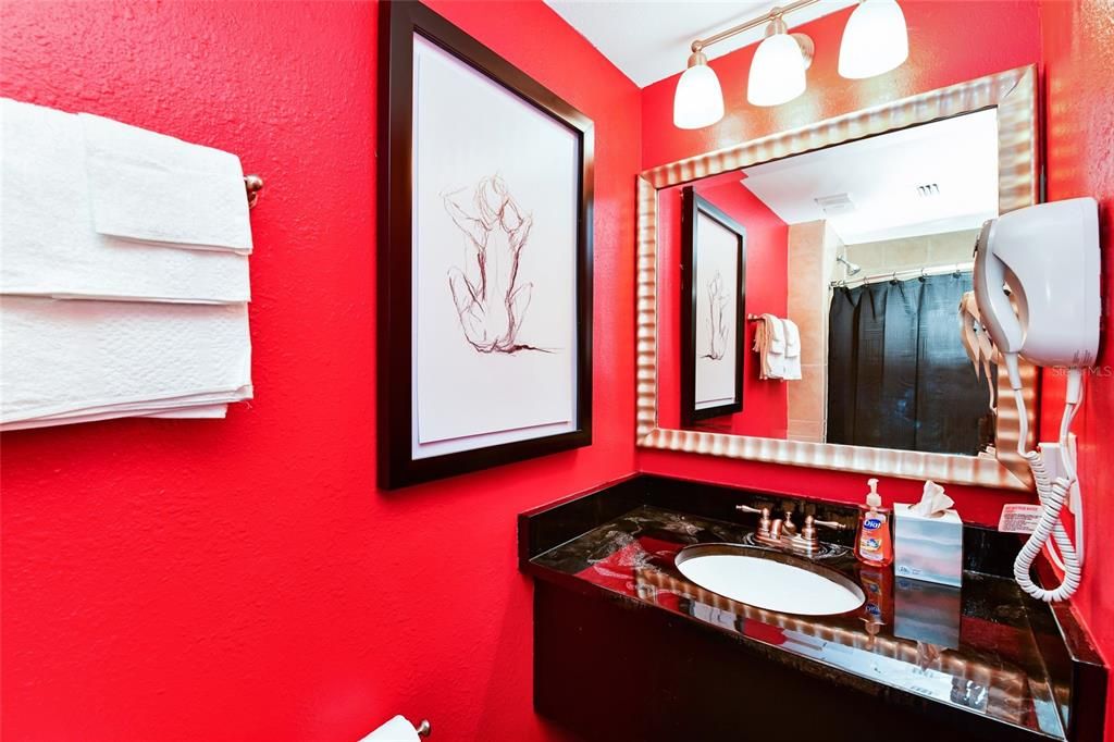 Activo con contrato: $205,000 (1 camas, 1 baños, 425 Pies cuadrados)