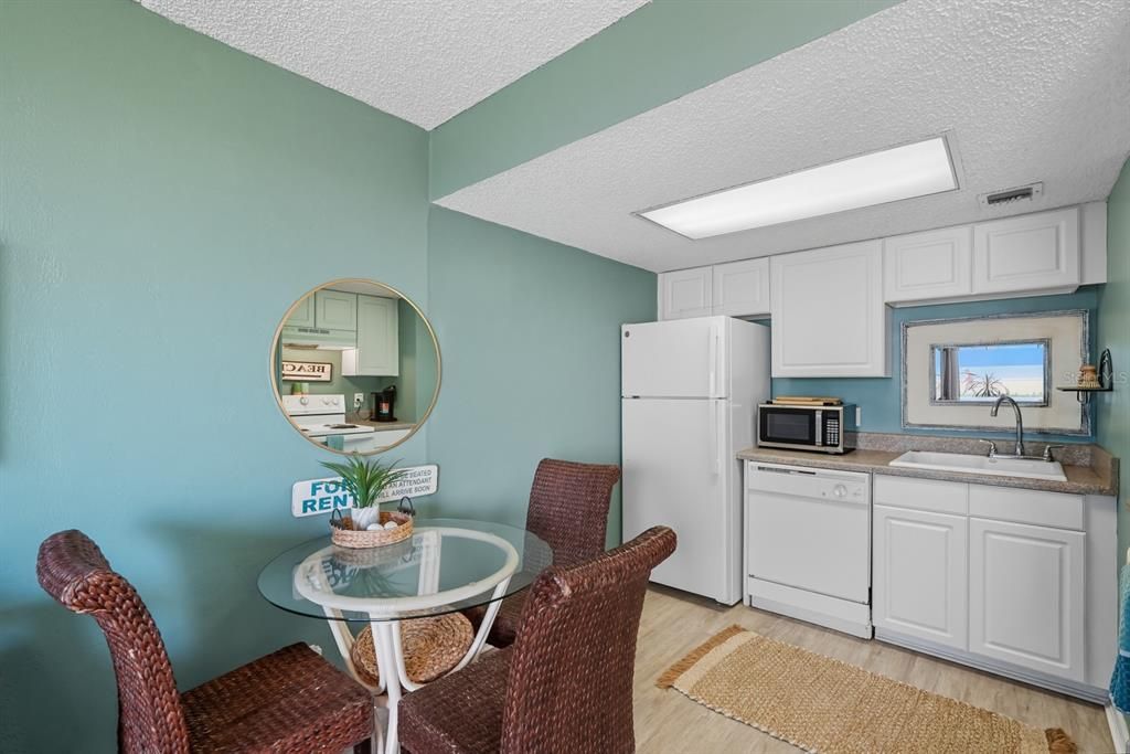 待售: $235,000 (2 贝兹, 2 浴室, 1025 平方英尺)