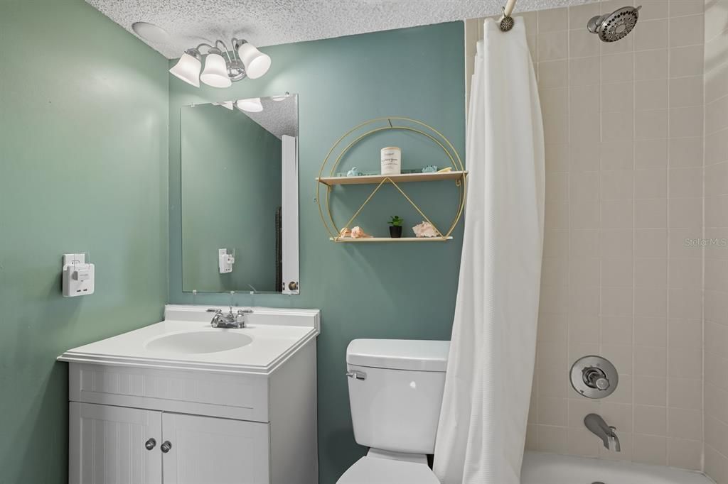 待售: $235,000 (2 贝兹, 2 浴室, 1025 平方英尺)