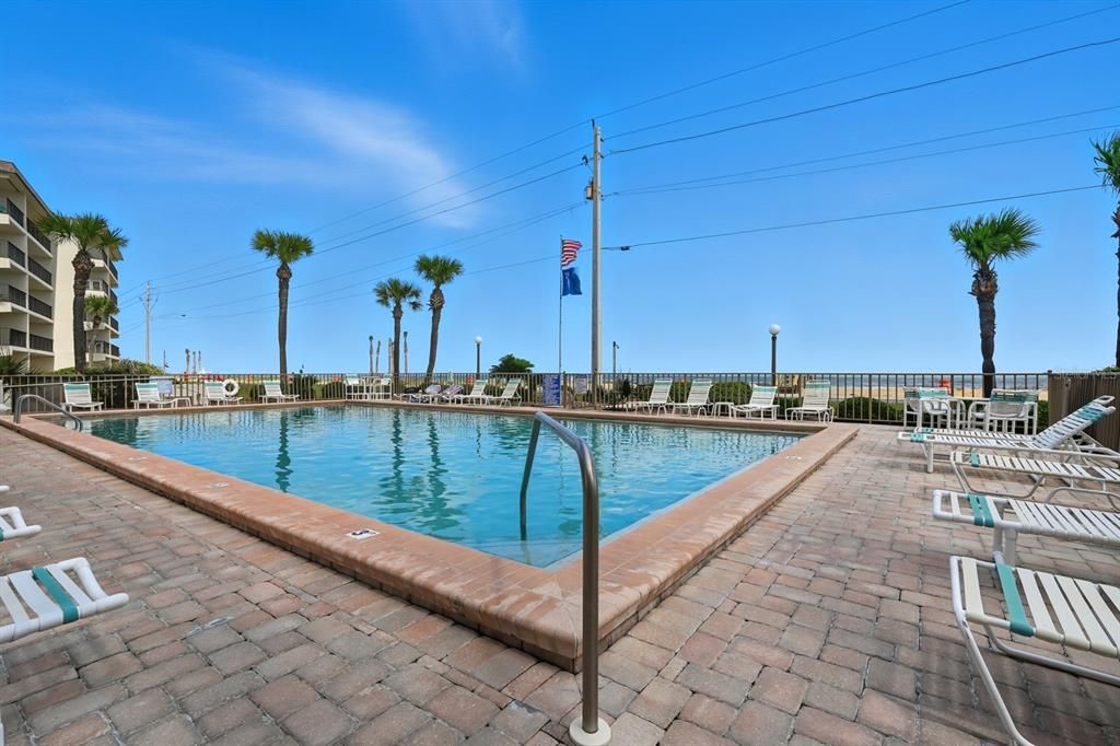 待售: $235,000 (2 贝兹, 2 浴室, 1025 平方英尺)