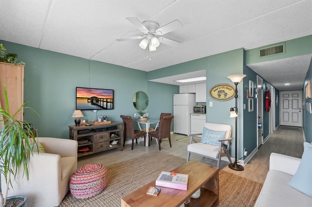 待售: $235,000 (2 贝兹, 2 浴室, 1025 平方英尺)