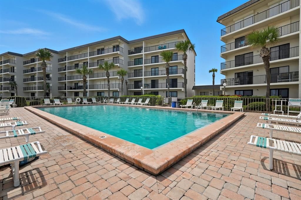 待售: $235,000 (2 贝兹, 2 浴室, 1025 平方英尺)