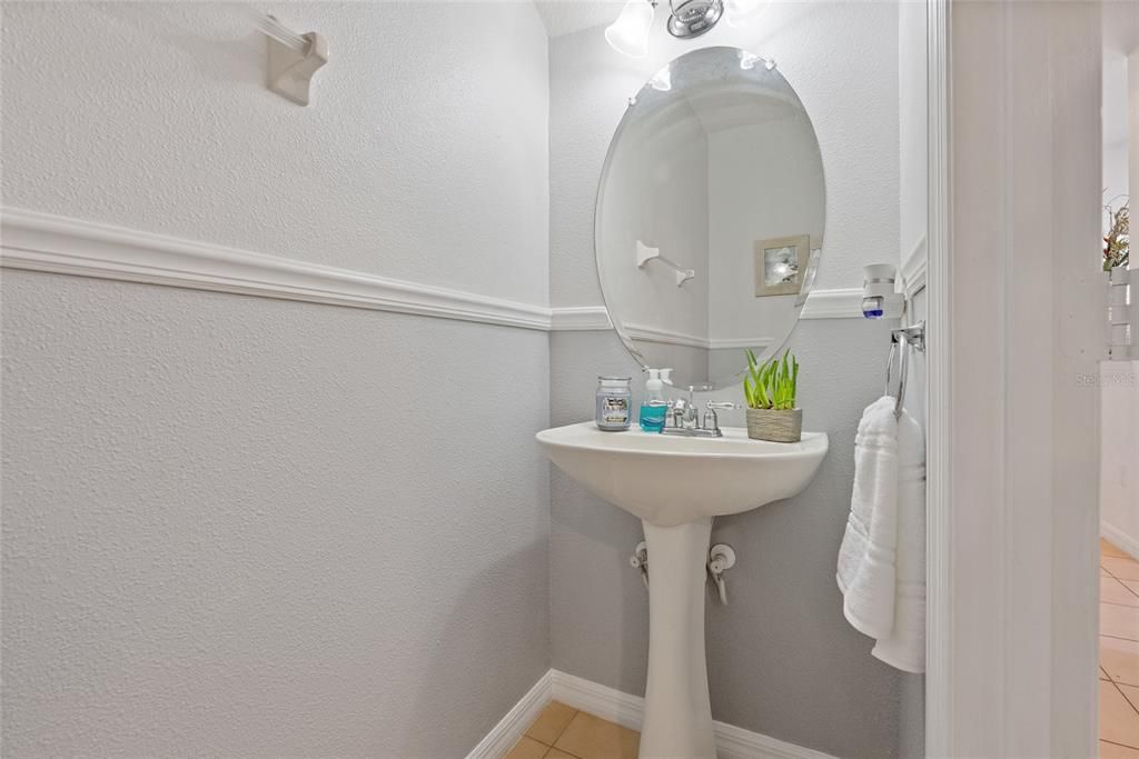 For Sale: $299,900 (2 beds, 2 baths, 1071 Square Feet)