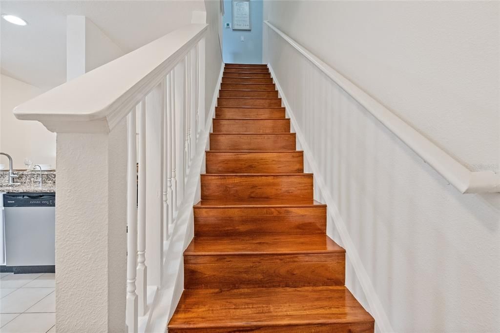 For Sale: $299,900 (2 beds, 2 baths, 1071 Square Feet)