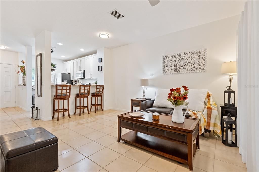 For Sale: $299,900 (2 beds, 2 baths, 1071 Square Feet)