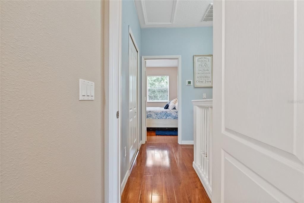 For Sale: $299,900 (2 beds, 2 baths, 1071 Square Feet)