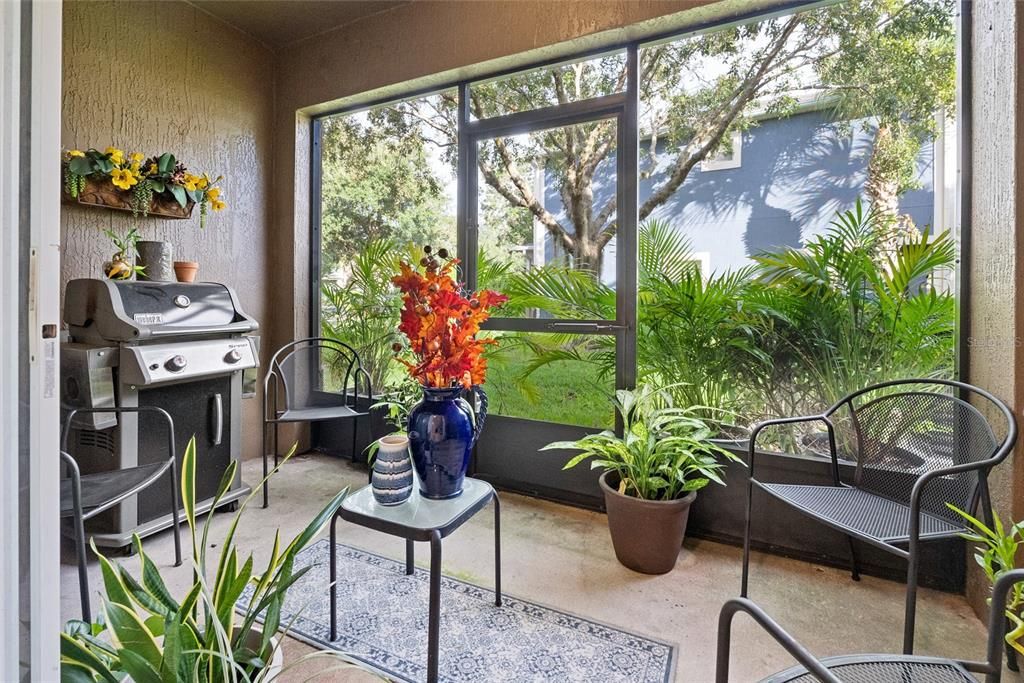 For Sale: $299,900 (2 beds, 2 baths, 1071 Square Feet)