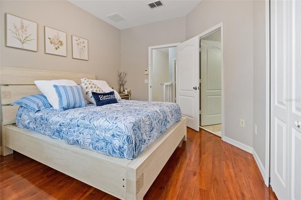 For Sale: $299,900 (2 beds, 2 baths, 1071 Square Feet)