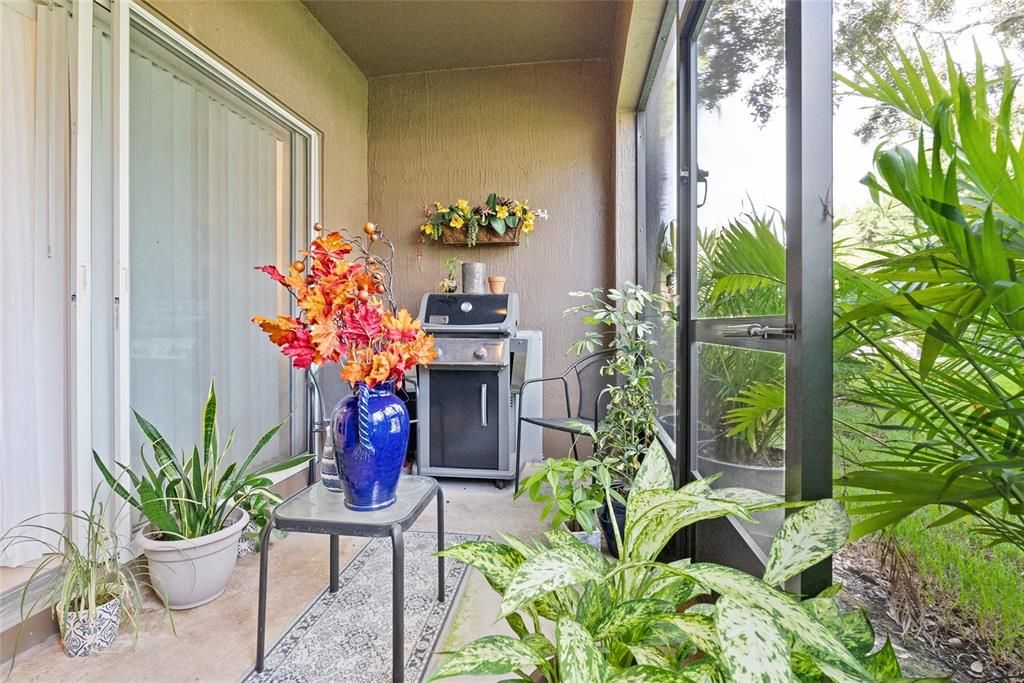 For Sale: $299,900 (2 beds, 2 baths, 1071 Square Feet)