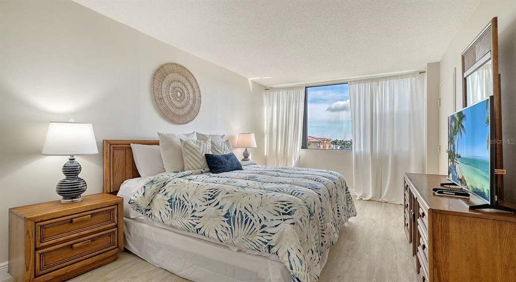 出租: $4,500 (2 贝兹, 2 浴室, 1152 平方英尺)