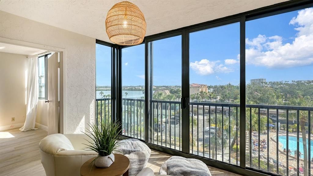 出租: $4,500 (2 贝兹, 2 浴室, 1152 平方英尺)