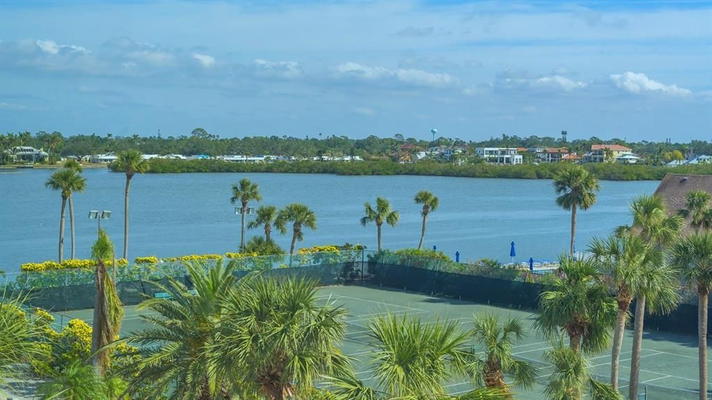 出租: $4,500 (2 贝兹, 2 浴室, 1152 平方英尺)