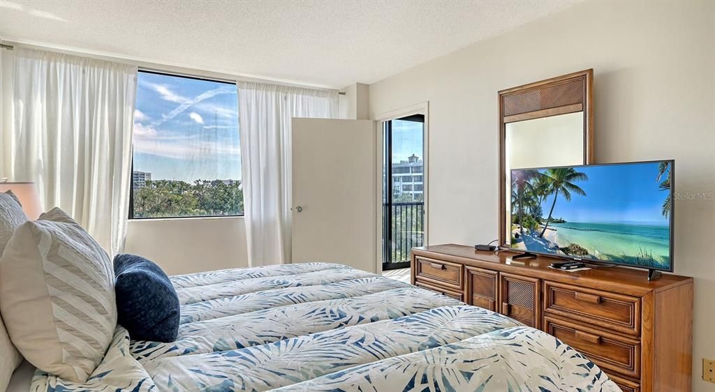 出租: $4,500 (2 贝兹, 2 浴室, 1152 平方英尺)