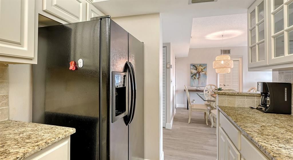 出租: $4,500 (2 贝兹, 2 浴室, 1152 平方英尺)