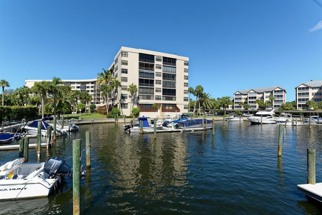 出租: $4,500 (2 贝兹, 2 浴室, 1152 平方英尺)