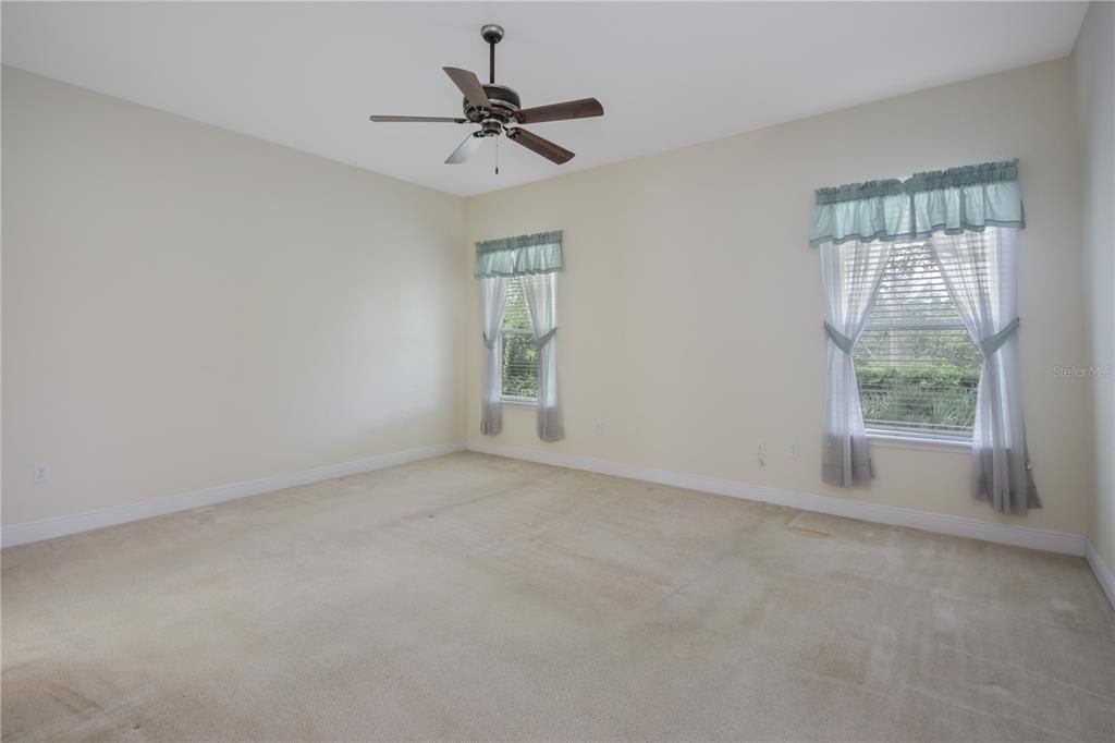 合同活跃: $398,000 (3 贝兹, 2 浴室, 2129 平方英尺)