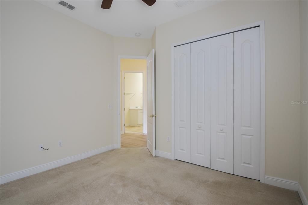 合同活跃: $398,000 (3 贝兹, 2 浴室, 2129 平方英尺)