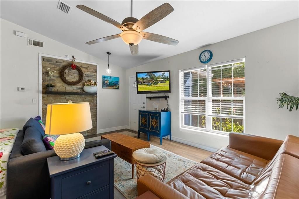 En Venta: $515,000 (3 camas, 2 baños, 1215 Pies cuadrados)