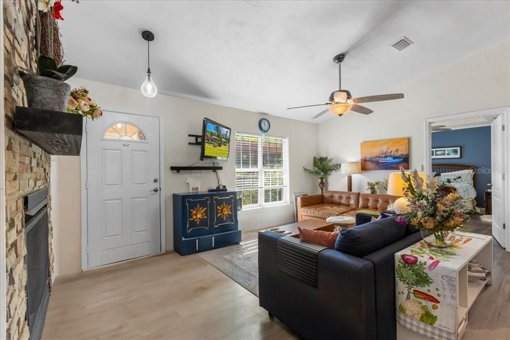 En Venta: $515,000 (3 camas, 2 baños, 1215 Pies cuadrados)