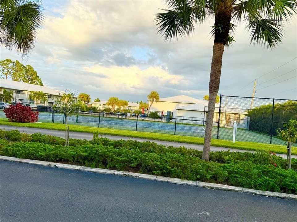 На продажу: $154,800 (2 спален, 2 ванн, 860 Квадратных фут)