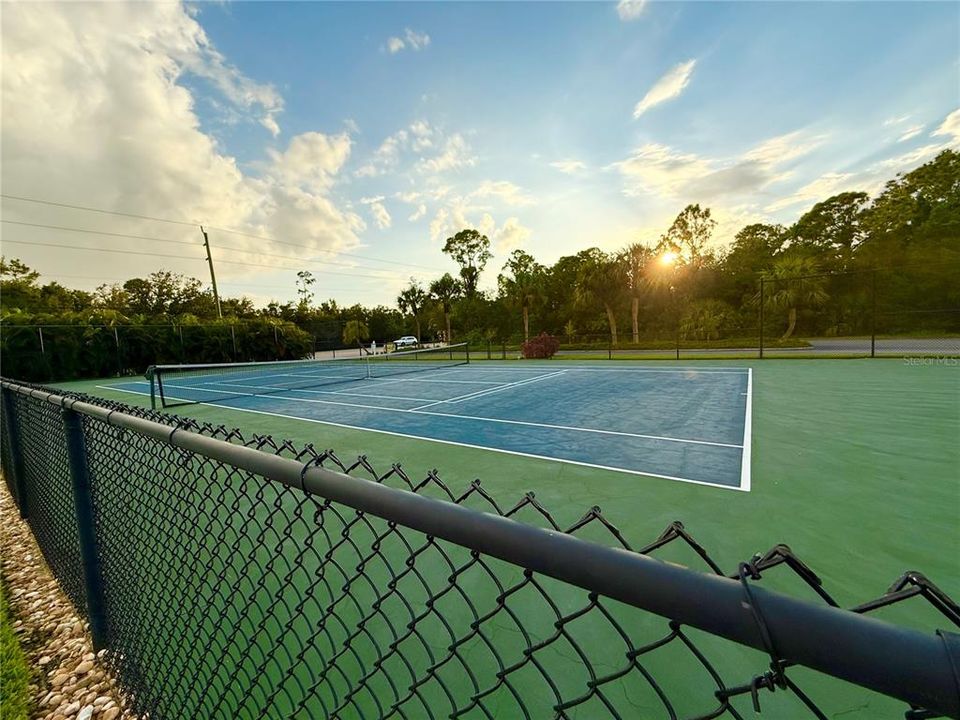 На продажу: $154,800 (2 спален, 2 ванн, 860 Квадратных фут)