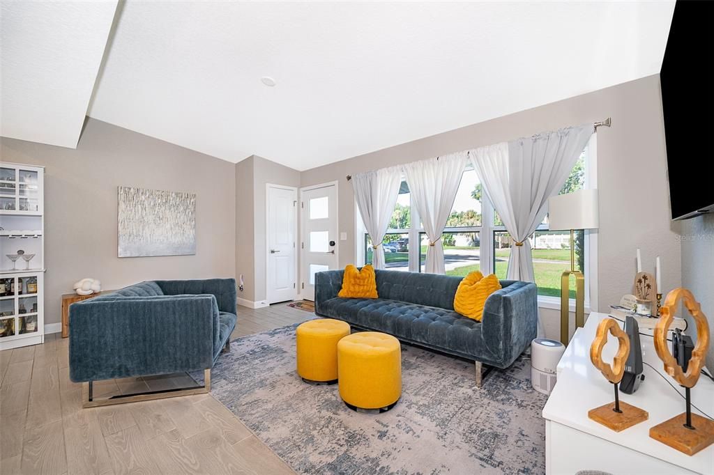 出租: $3,100 (4 贝兹, 2 浴室, 1718 平方英尺)