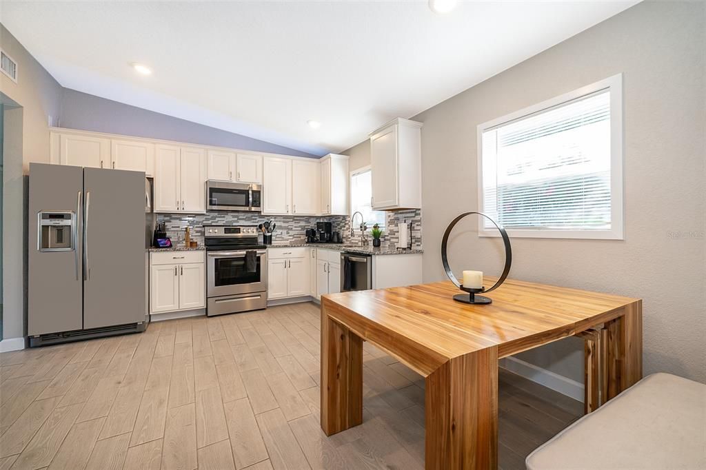 出租: $3,100 (4 贝兹, 2 浴室, 1718 平方英尺)