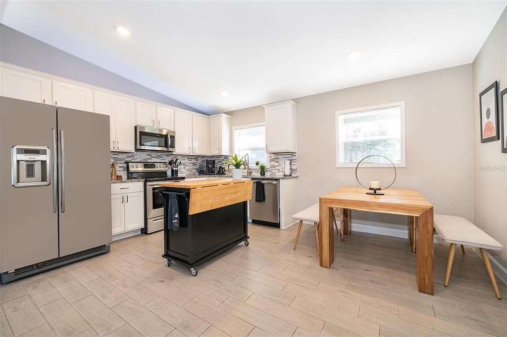 出租: $3,100 (4 贝兹, 2 浴室, 1718 平方英尺)