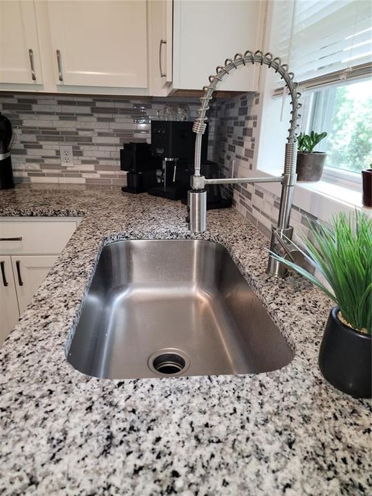 出租: $3,100 (4 贝兹, 2 浴室, 1718 平方英尺)