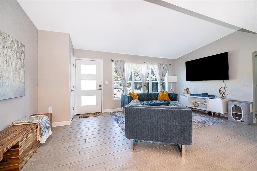 出租: $3,100 (4 贝兹, 2 浴室, 1718 平方英尺)