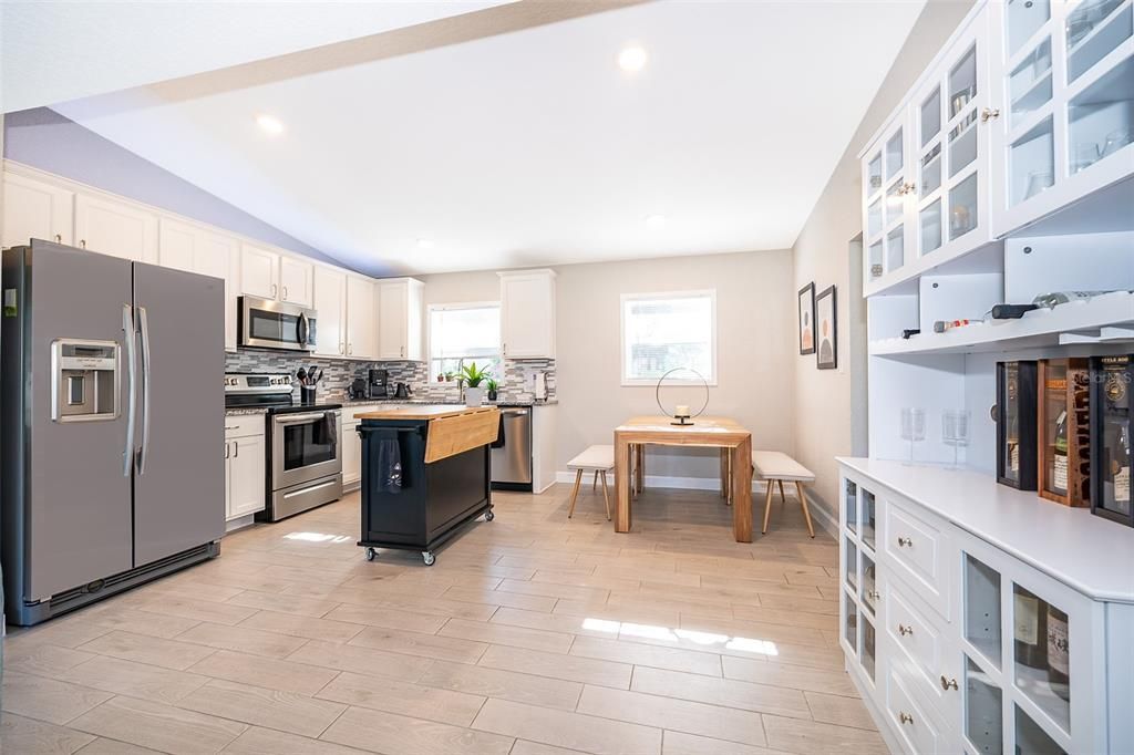 出租: $3,100 (4 贝兹, 2 浴室, 1718 平方英尺)