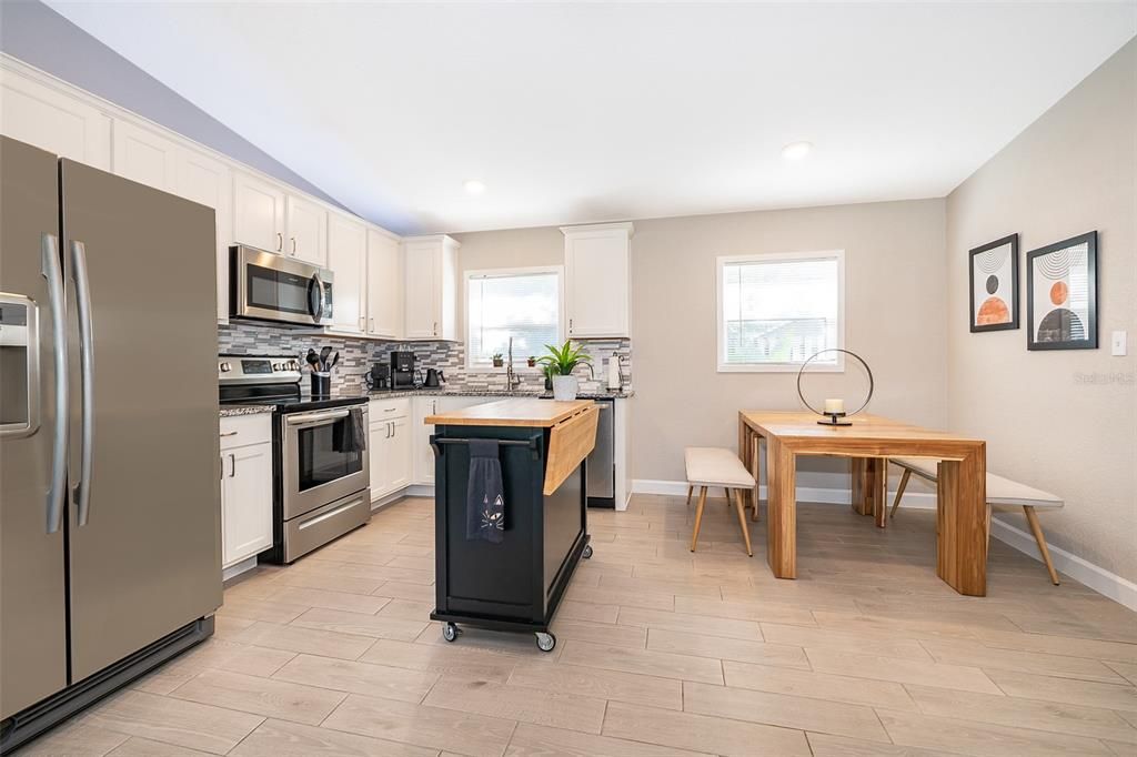 出租: $3,100 (4 贝兹, 2 浴室, 1718 平方英尺)