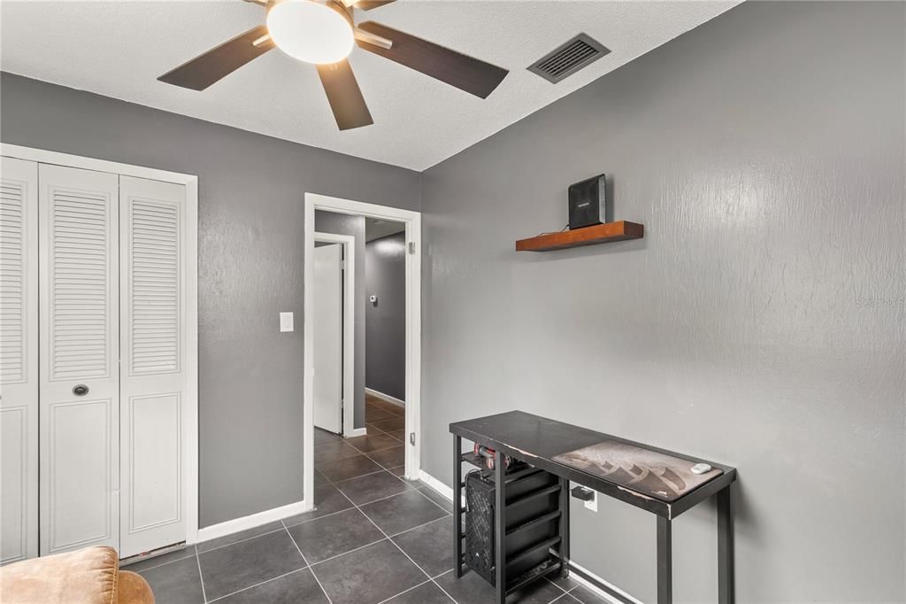 En Venta: $230,000 (3 camas, 2 baños, 1050 Pies cuadrados)