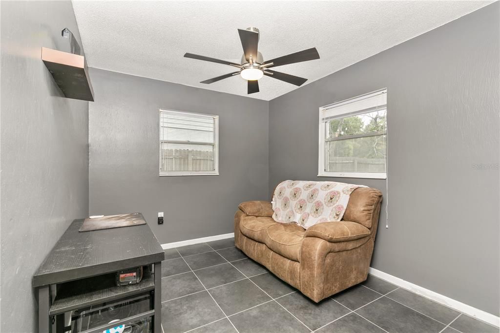 En Venta: $230,000 (3 camas, 2 baños, 1050 Pies cuadrados)