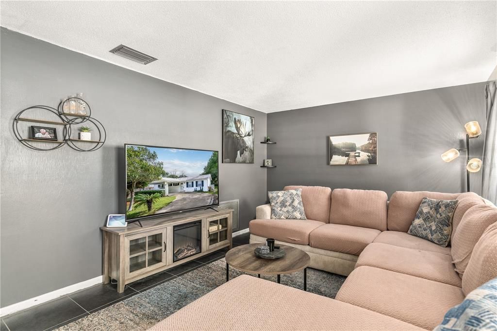 En Venta: $230,000 (3 camas, 2 baños, 1050 Pies cuadrados)