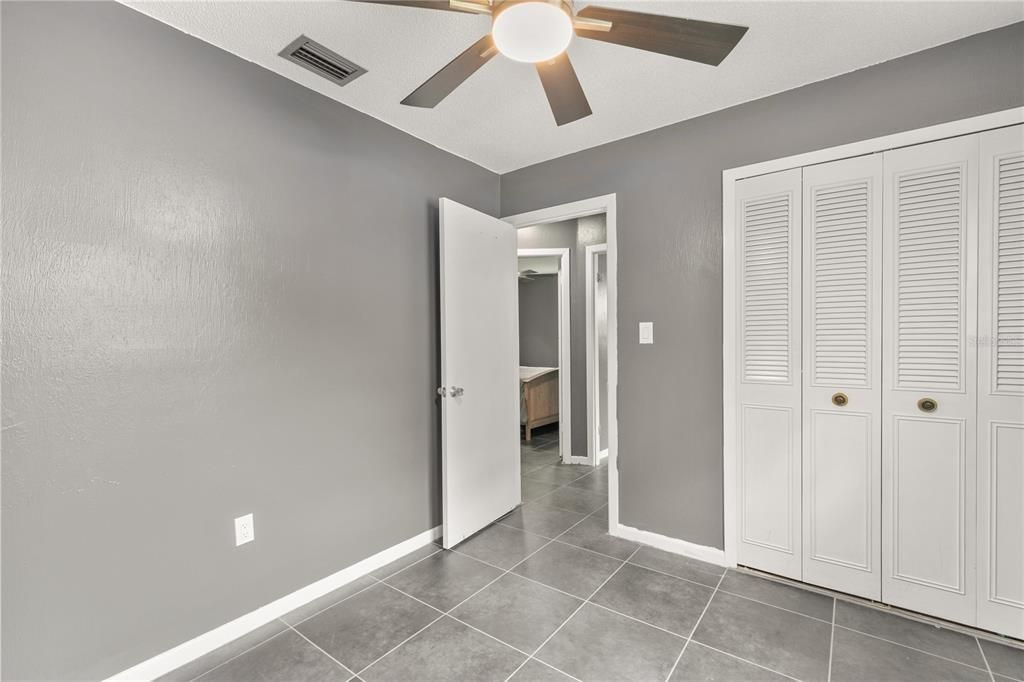 En Venta: $230,000 (3 camas, 2 baños, 1050 Pies cuadrados)