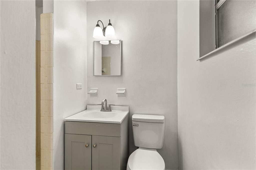 En Venta: $230,000 (3 camas, 2 baños, 1050 Pies cuadrados)