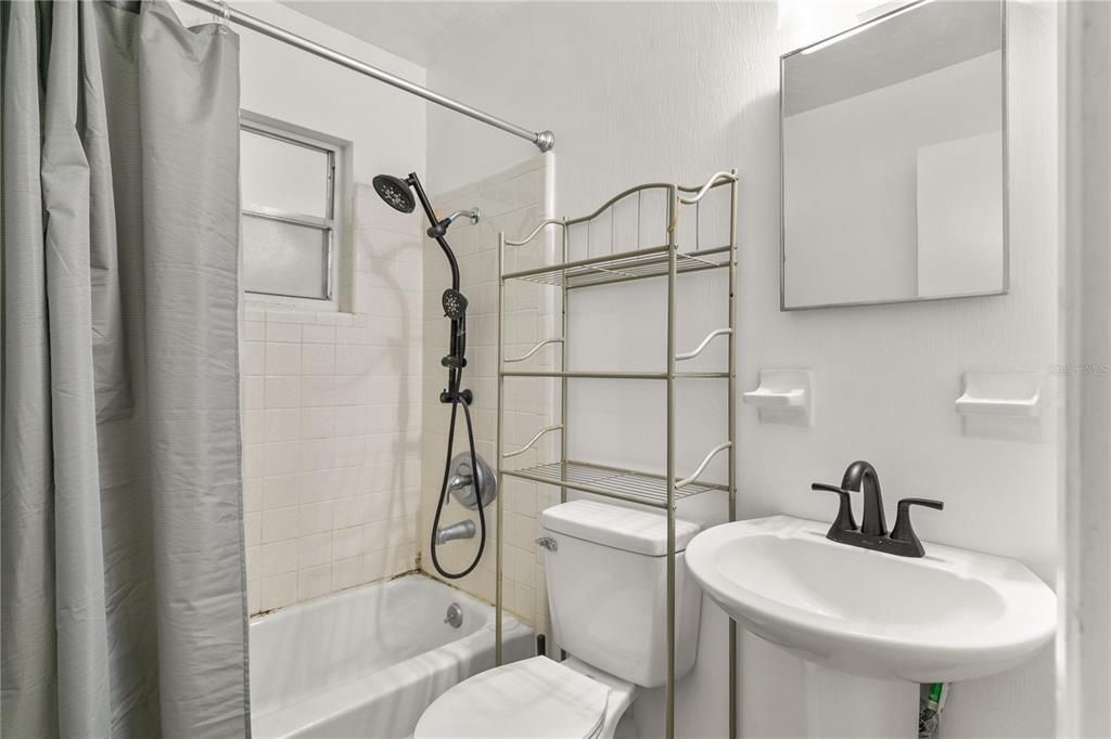 En Venta: $230,000 (3 camas, 2 baños, 1050 Pies cuadrados)