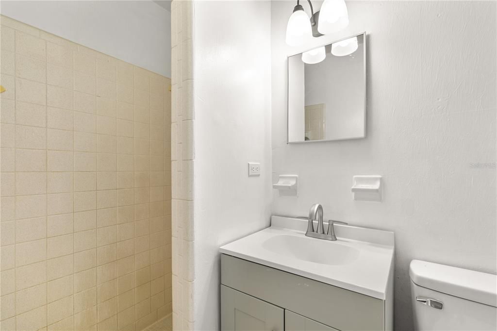 En Venta: $230,000 (3 camas, 2 baños, 1050 Pies cuadrados)