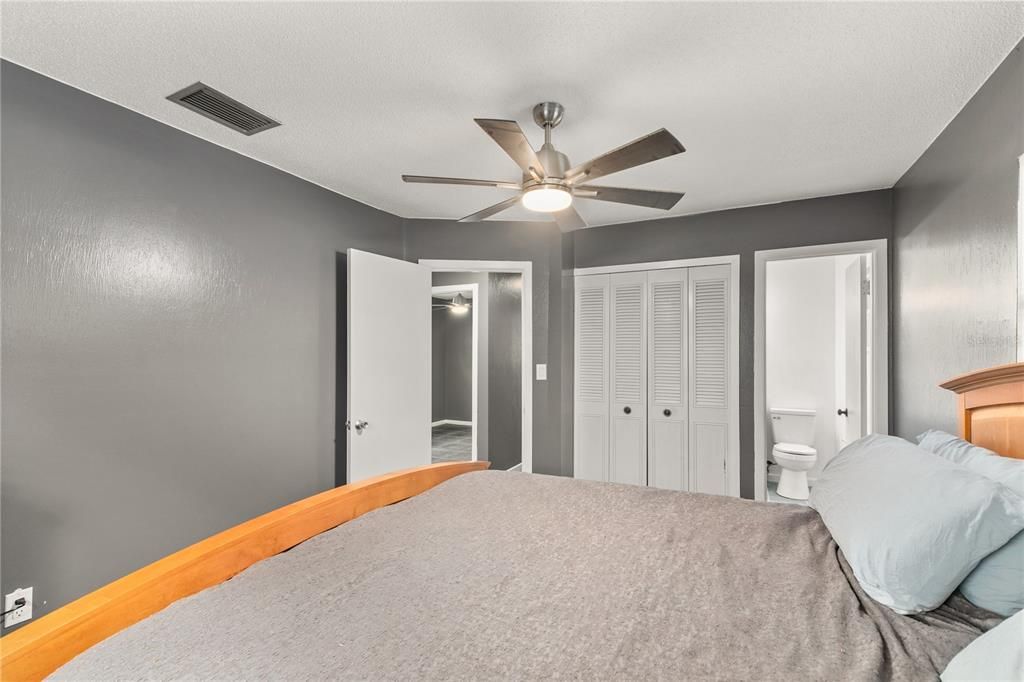 En Venta: $230,000 (3 camas, 2 baños, 1050 Pies cuadrados)