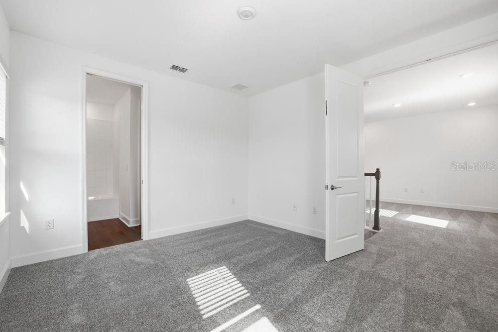 For Sale: $499,999 (4 beds, 3 baths, 2600 Square Feet)