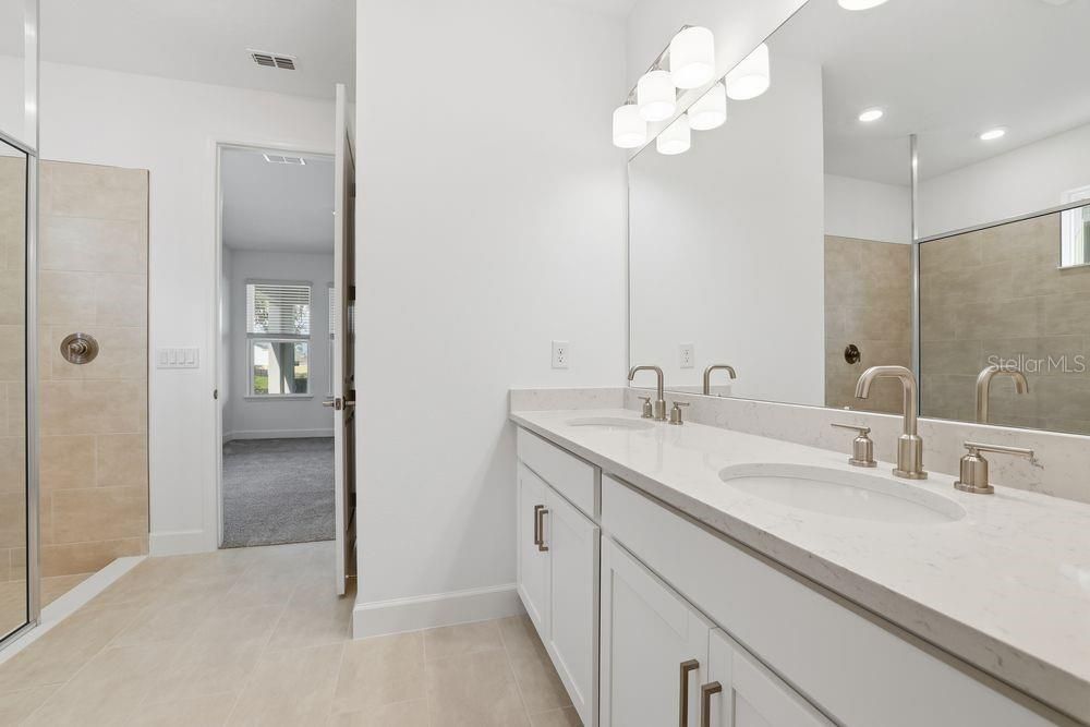 For Sale: $499,999 (4 beds, 3 baths, 2600 Square Feet)