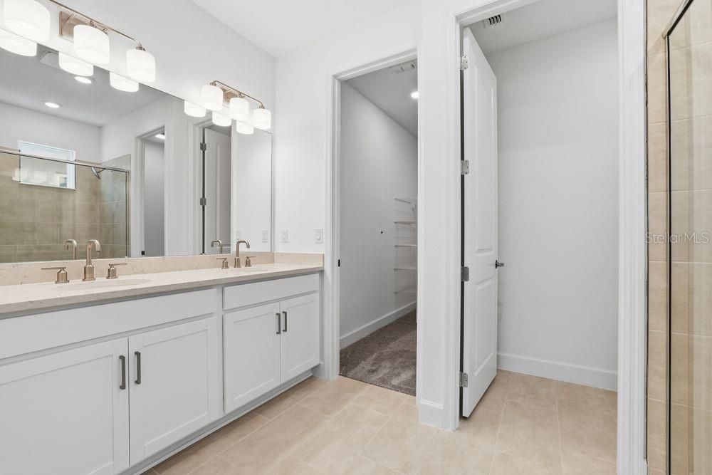 For Sale: $499,999 (4 beds, 3 baths, 2600 Square Feet)