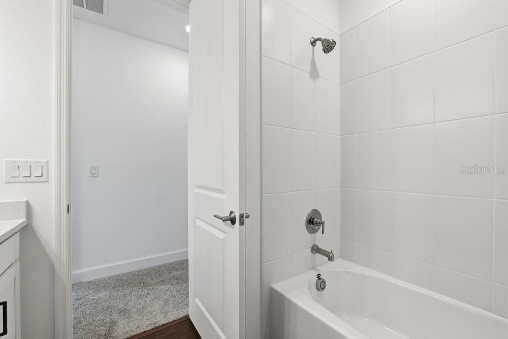 For Sale: $499,999 (4 beds, 3 baths, 2600 Square Feet)