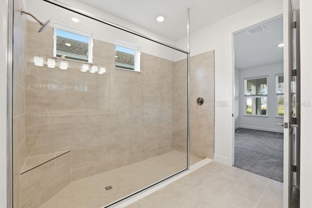 For Sale: $499,999 (4 beds, 3 baths, 2600 Square Feet)