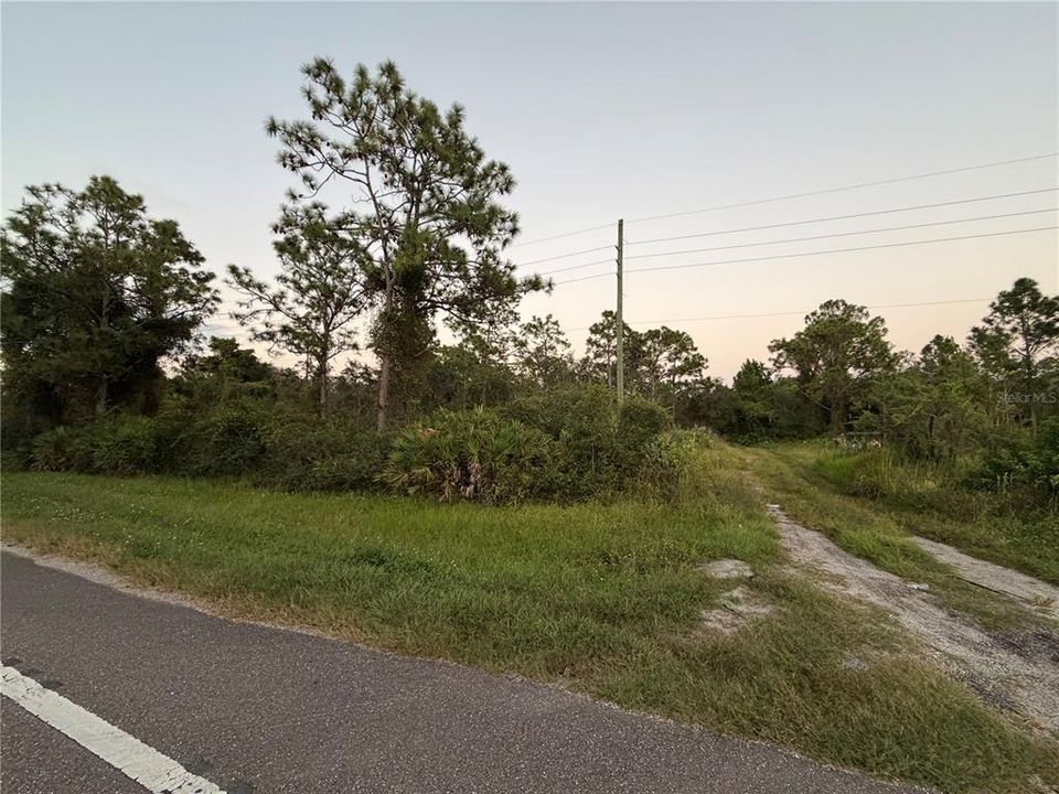 最近售出: $18,000 (0.26 acres)