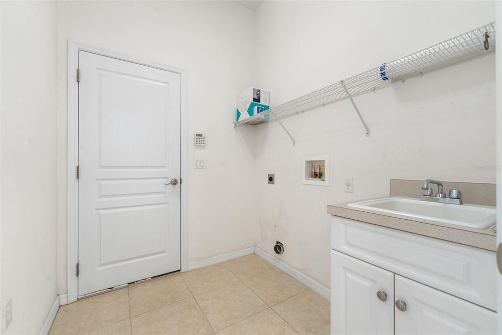 Active With Contract: $385,000 (3 beds, 2 baths, 1958 Square Feet)