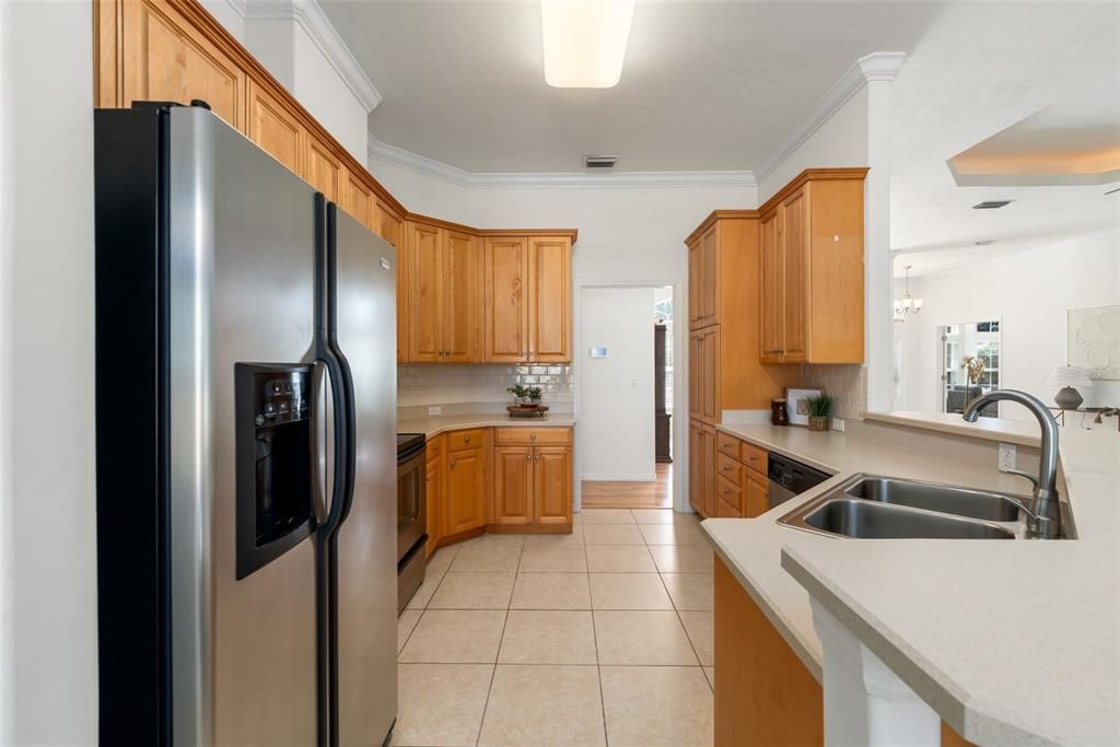 Active With Contract: $385,000 (3 beds, 2 baths, 1958 Square Feet)